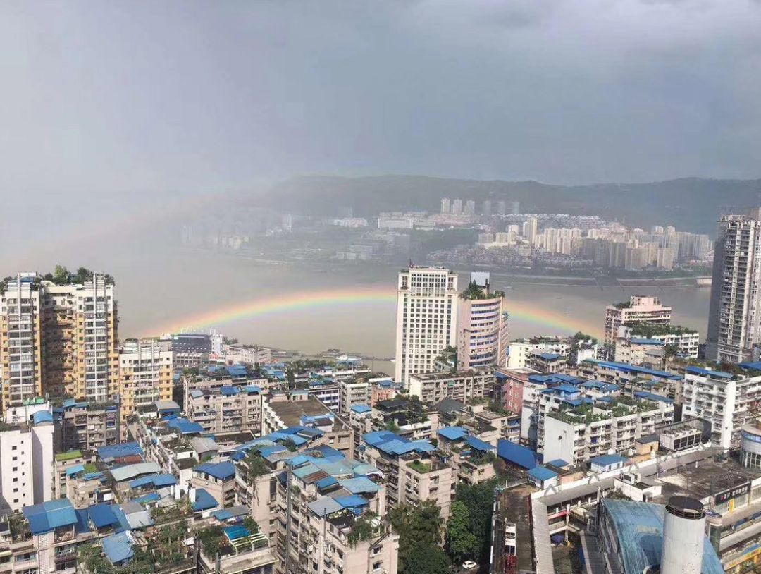 万州上空惊现双彩虹奇景